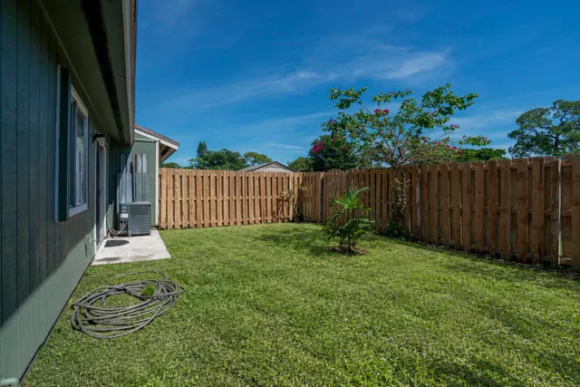 Unit B photo 28