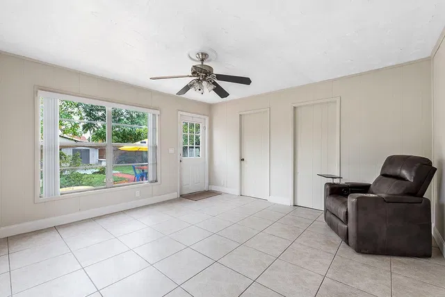Residence photo 25