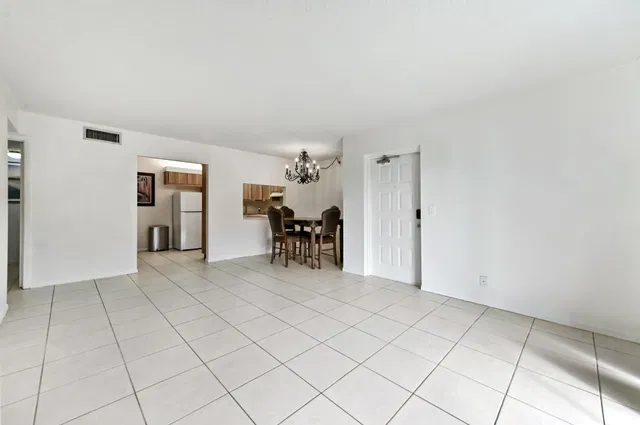Unit C2 photo 6