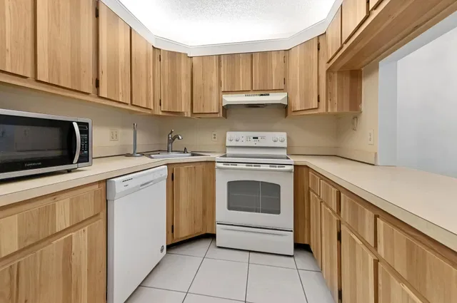 Unit C2 photo 10