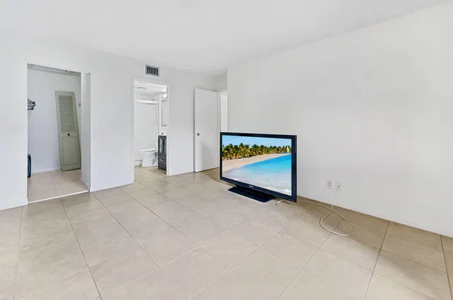 Unit C2 photo 16