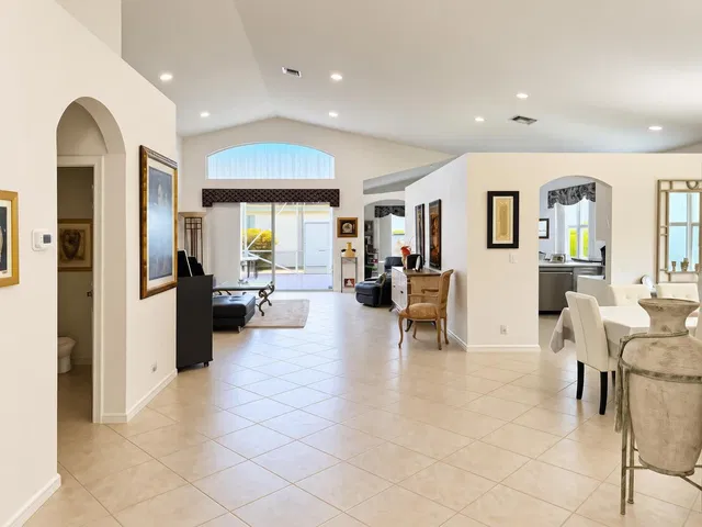 Residence photo 2