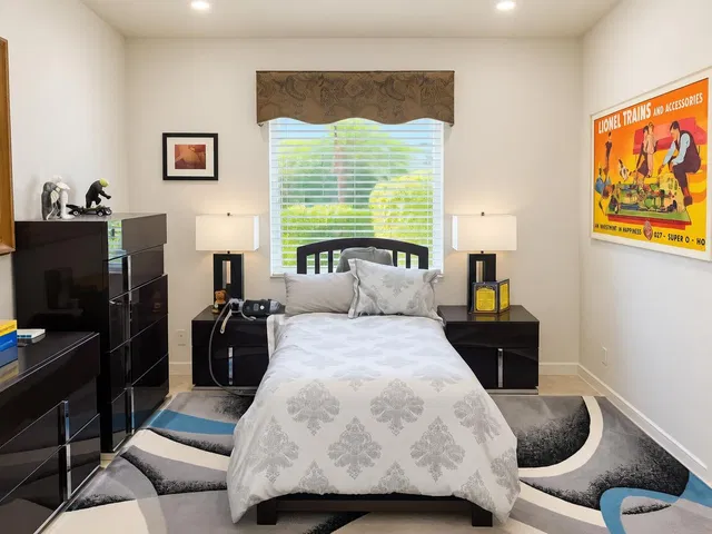Residence photo 8