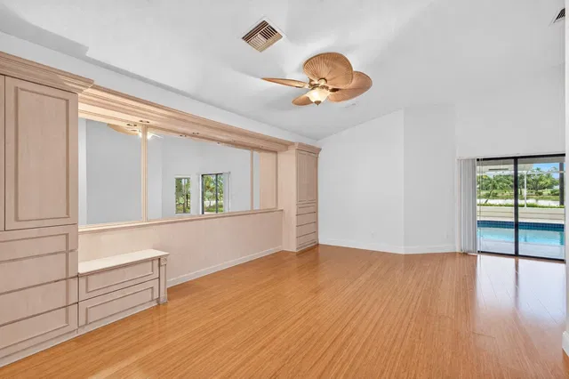 Residence photo 17
