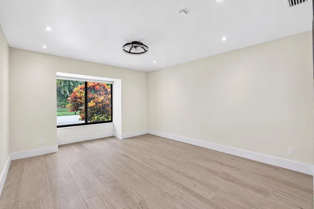 Residence photo 26