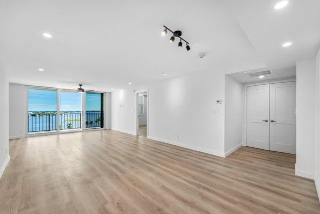 1701 S Flagler Unit 1205 photo 2