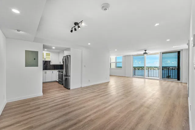 1701 S Flagler Unit 1205 photo 4