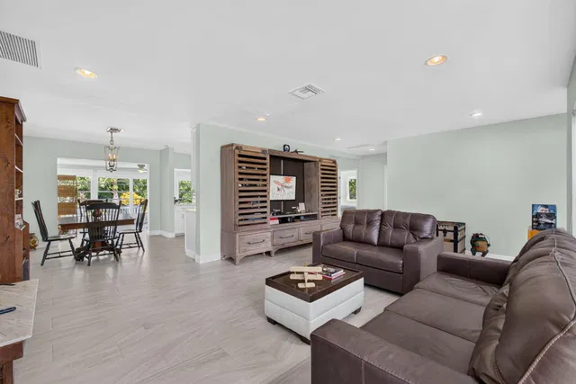 Residence photo 5