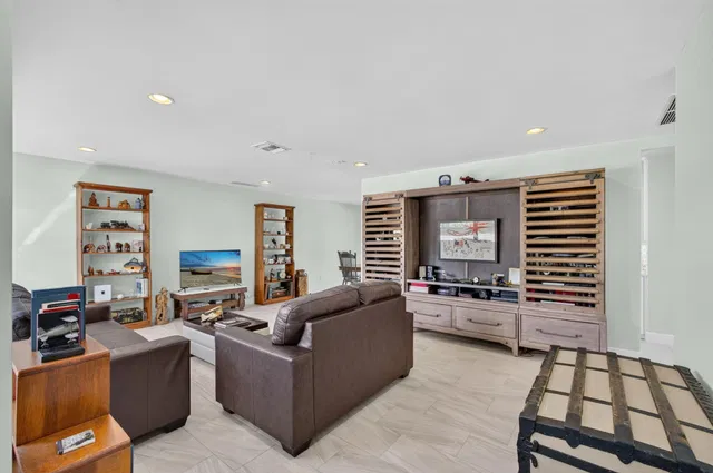 Residence photo 45