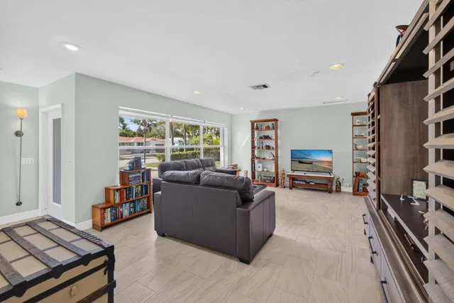 Residence photo 68