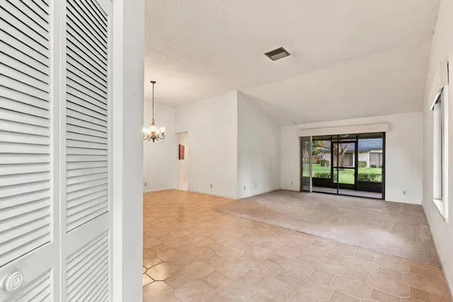 Residence photo 4