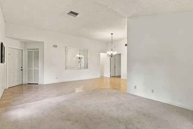 Residence photo 15