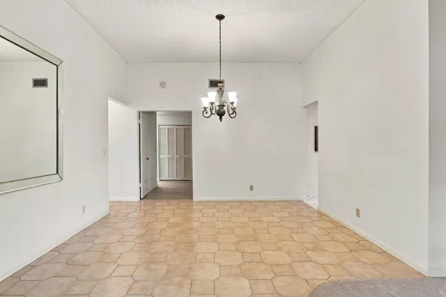 Residence photo 17