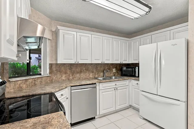 Residence photo 24