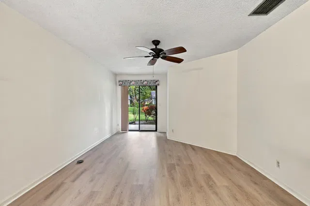 Residence photo 28