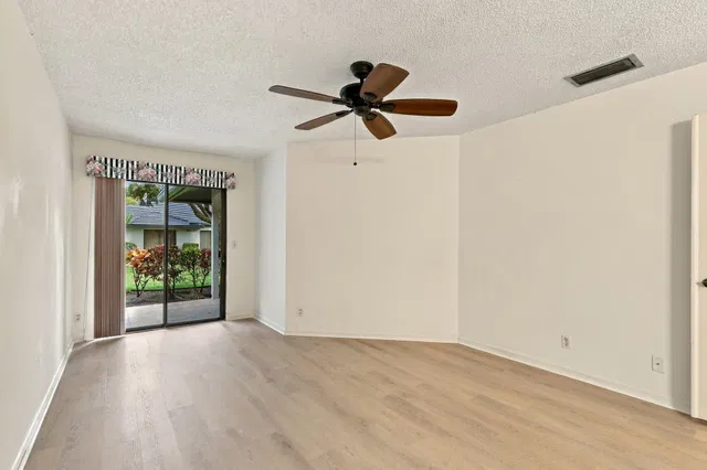 Residence photo 30