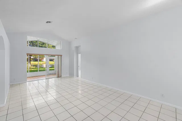  Residence photo 4