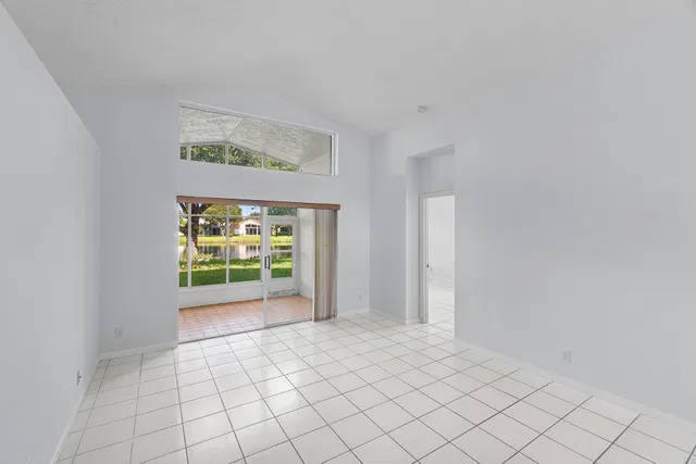  Residence photo 5