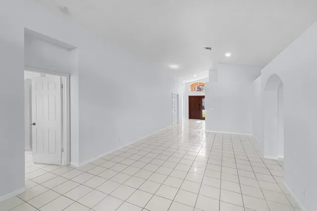 Residence photo 6