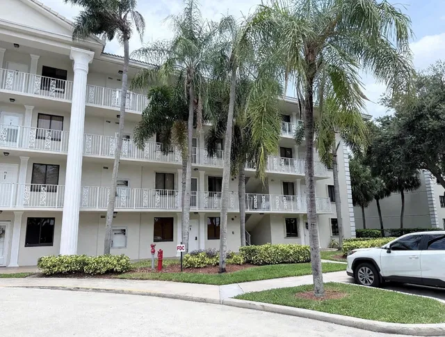 Unit 306 photo 2