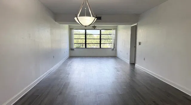 Unit 306 photo 5