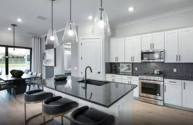 Avenir Unit 126 Mystique photo 8
