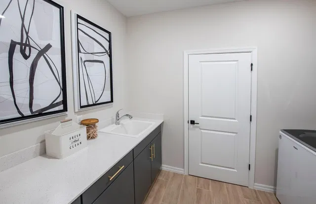 Avenir Unit 126 Mystique photo 18