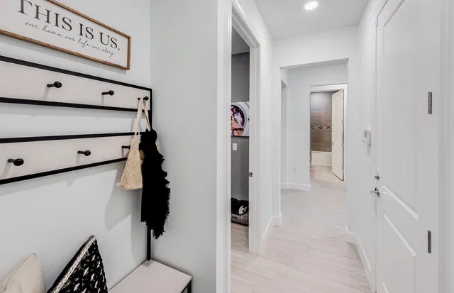 Avenir Unit 126 Mystique photo 19