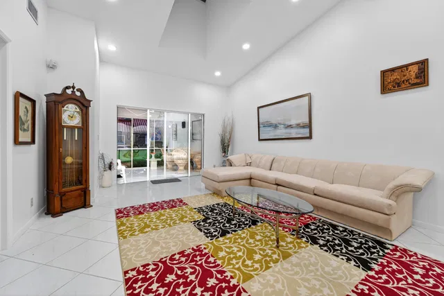 Residence photo 12