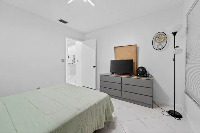 Residence photo 17