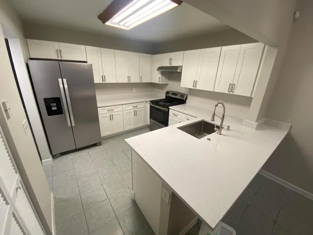 Unit B photo 2