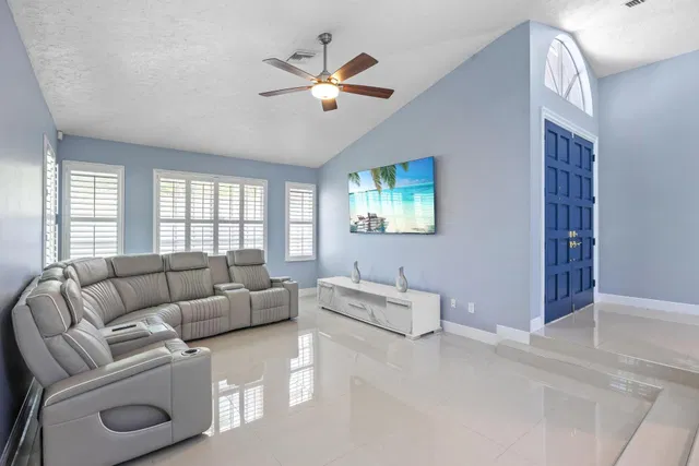 Residence photo 5