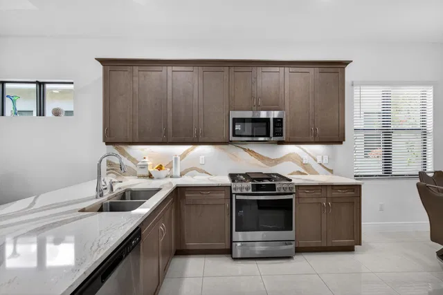  Residence photo 9