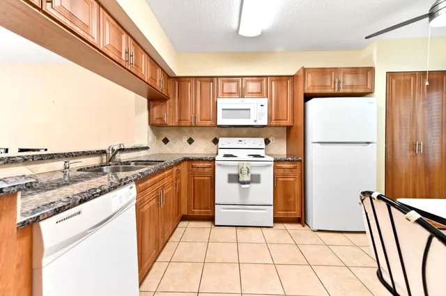  Unit 207 photo 8