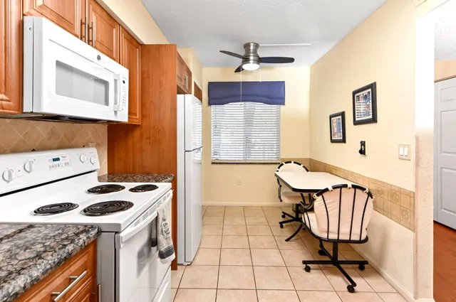  Unit 207 photo 9
