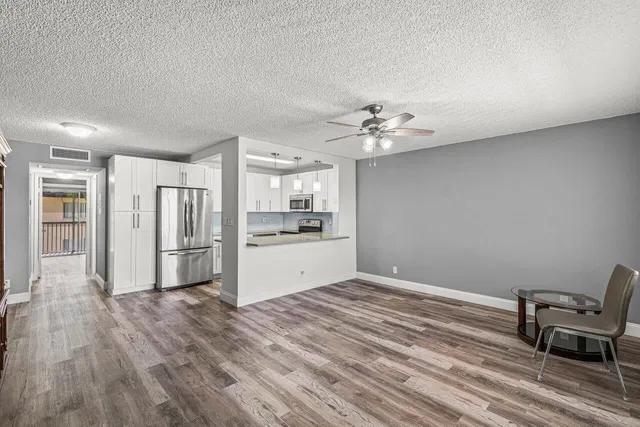  Unit 319 photo 8