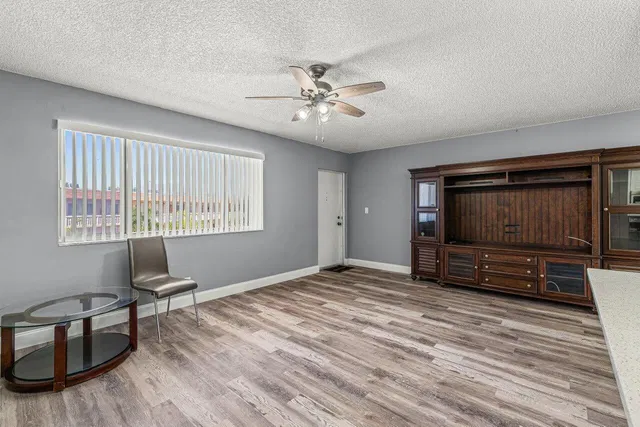  Unit 319 photo 10