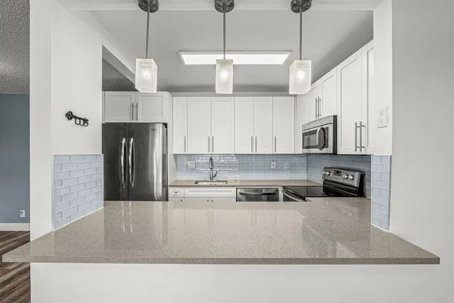  Unit 319 photo 11