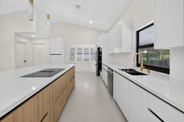 Residence photo 12