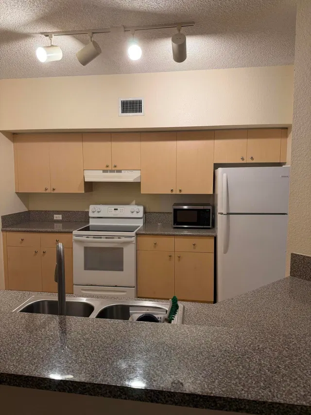 Unit 308 photo 2