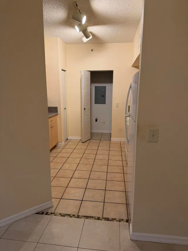Unit 308 photo 4