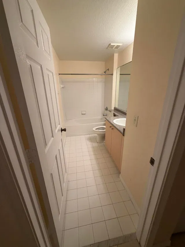 Unit 308 photo 7