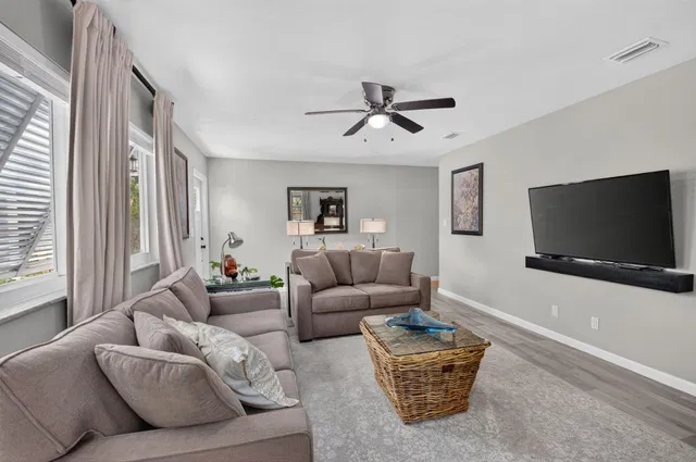 Residence photo 8