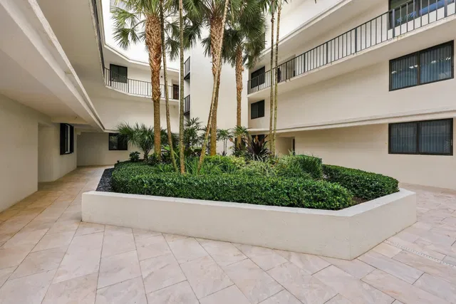 Unit 211N photo 2