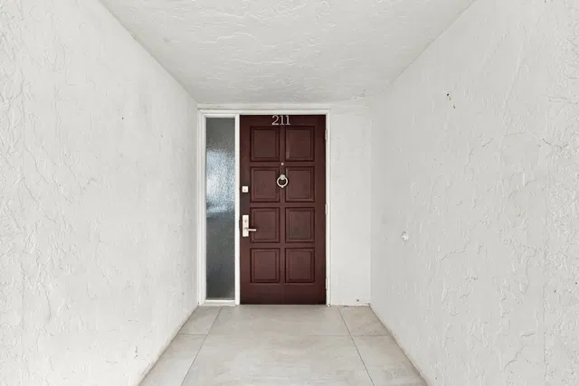 Unit 211N photo 3