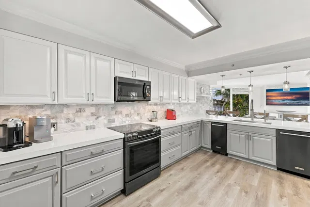 Unit 211N photo 9