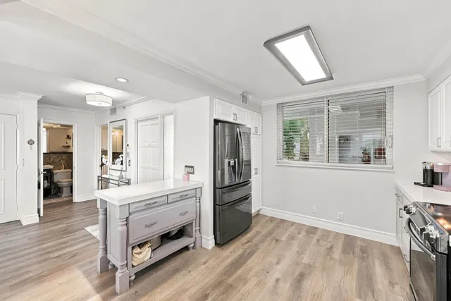 Unit 211N photo 11