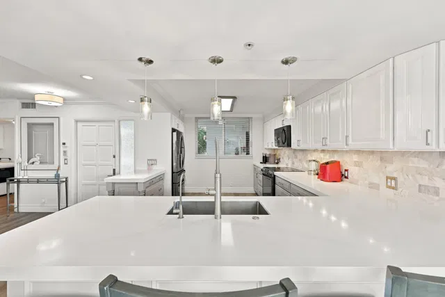 Unit 211N photo 12