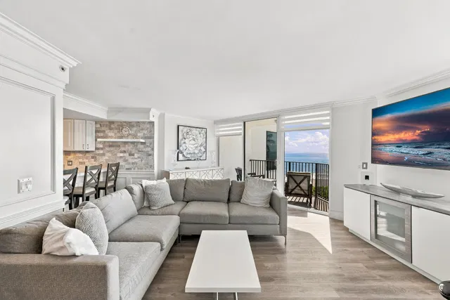 Unit 211N photo 16