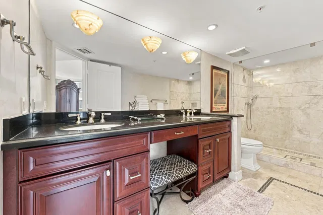 Unit 211N photo 32